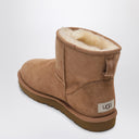 Botas UGG Classic Mini II em castanho
