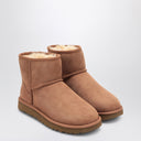 حذاء UGG كلاسيك ميني II بلون الكستنائي