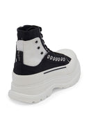 Botas Alexander McQueen Tread Slick com amarração em cadarço