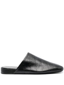 Mules de cuero con logotipo en relieve de Balenciaga