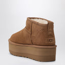 Bota plataforma cano curto UGG Classic Ultra Mini na cor castanho