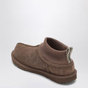 Bota UGG marrón clásica con puño ultra elástico