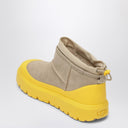 Botas Híbridas Clássicas Ultra Mini UGG Classic Ultra Mini Weather mostarda