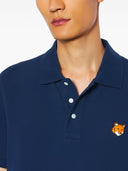 Polo con logo bordado de Maison Kitsuné
