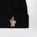 Cappello nero in lana Moncler Grenoble con ricamo del logo