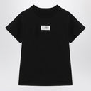 Camiseta negra MM6 Maison Margiela con firma numérica